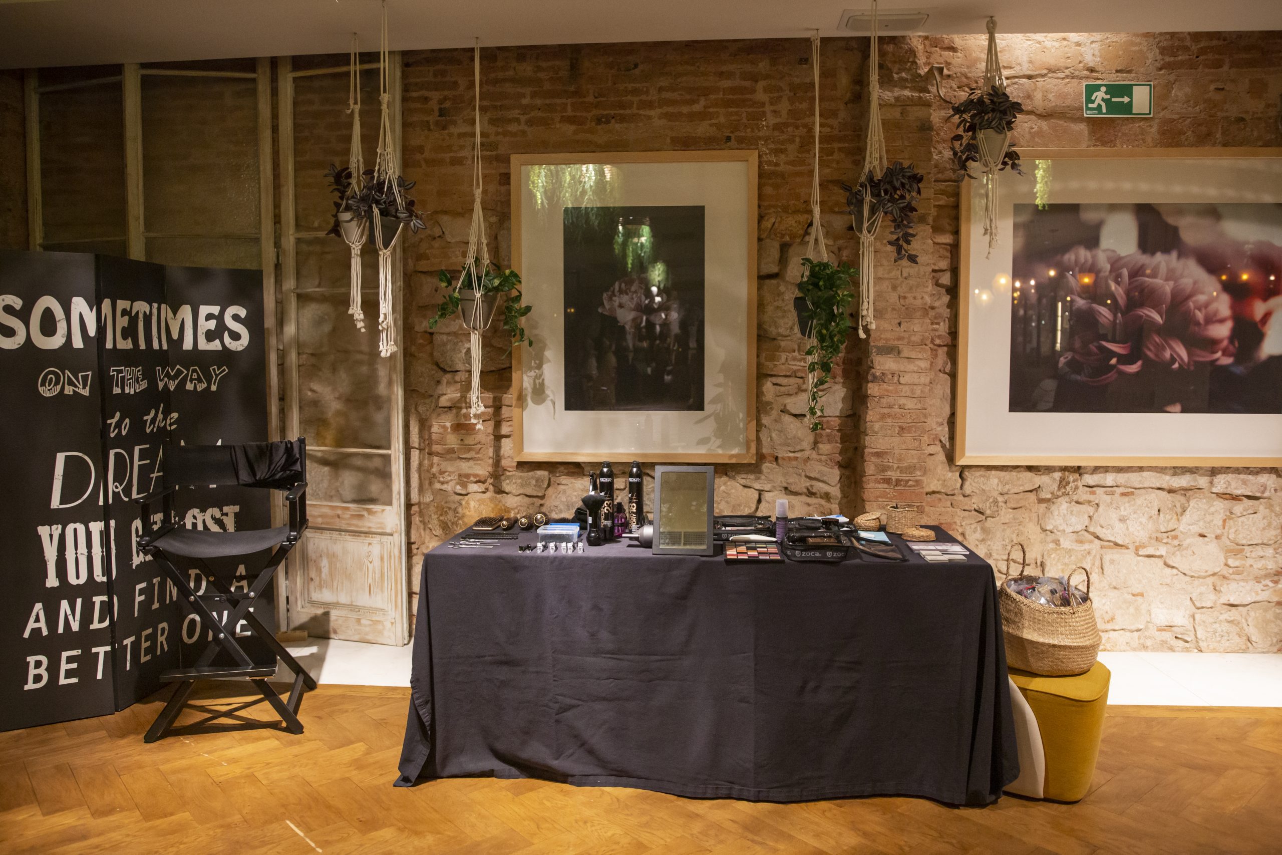 Stand Maquillaje Entranamiento e imagen personal